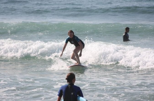 En burca de las primeras olas.